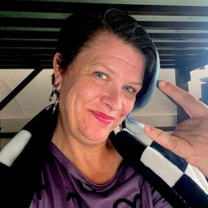 Meet your Posher, Leola